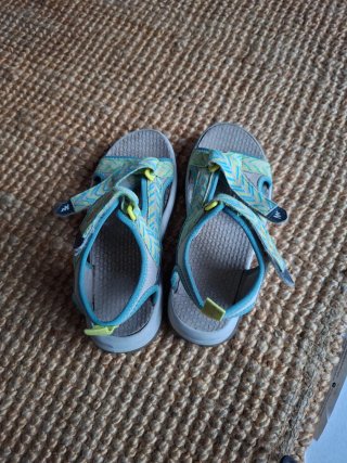Sandalias de montaña y trekking talla 35