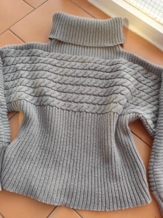 Jersey de punto cuello alto trenzado