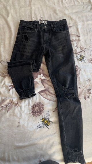Vaqueros Negros Rotos Pull&Bear Talla S