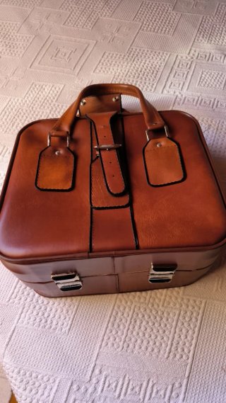 Maleta vintage marrón