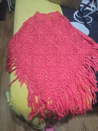 Poncho tejido rosa sin estrenar
