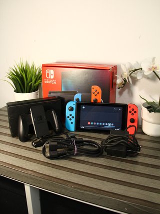 Consola Nintendo Switch V2 Rojo y Azul