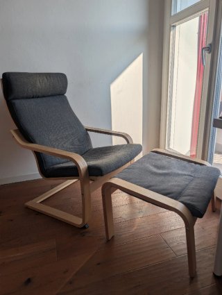Poltrona IKEA con poggiapiedi