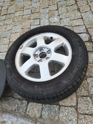 Rueda Michelin Energy Saver 195/65 R15 y llanta A3