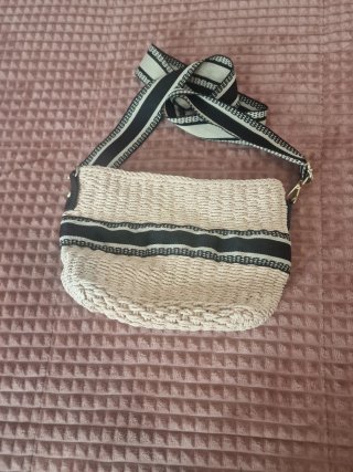 Bolso de hombro trenzado