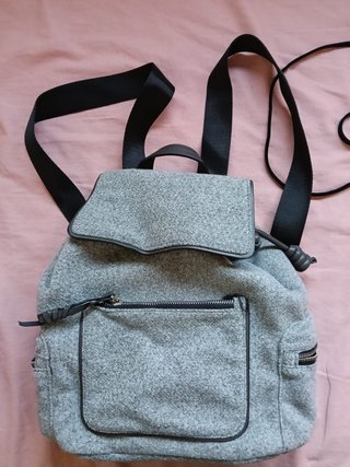 Mini mochila gris invierno