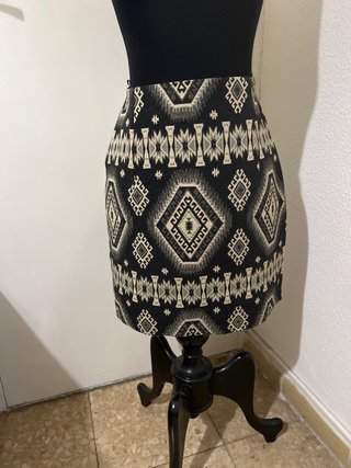 Falda corta geométrica mujer negro y beige