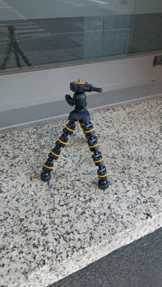 Trípode tipo pulpo articulado