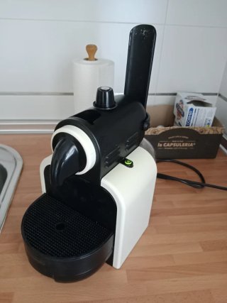 Cafetera Nespresso DeLonghi
