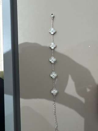 Pulsera Trébol Plata y Blanco estilo Van Cleef