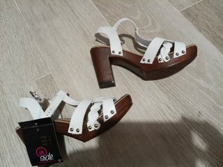 Sandalias Blancas con Tacón Inside