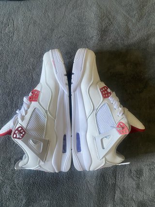 Zapatillas Jordan 4 Blancas y Rojas