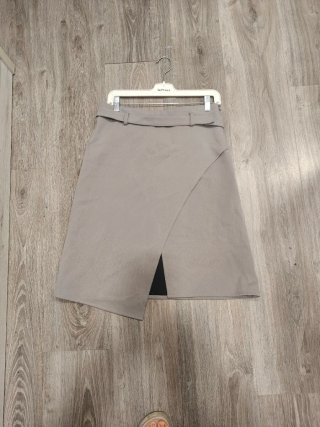 Falda Zara asimétrica gris