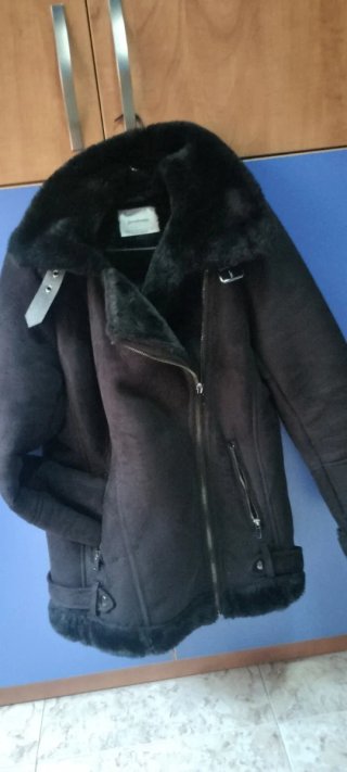 Chaqueta Stradivarius ante negra forrada