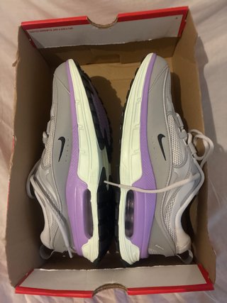 Zapatillas Nike grises y moradas