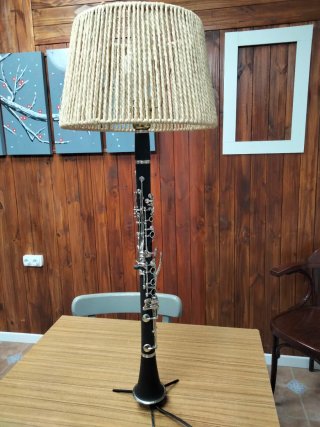Lámpara de Sobremesa con Clarinete