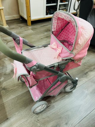 Carrito de bebé de juguete rosa