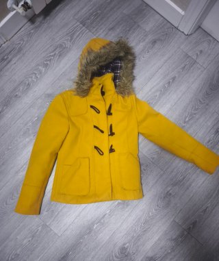 Abrigo Amarillo Mostaza con Capucha