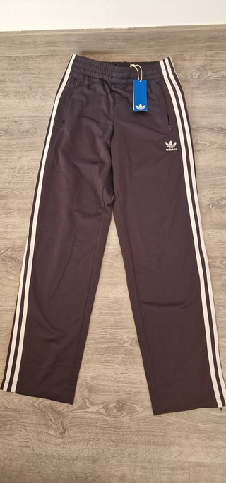 Pantalón Adidas Negro con Etiquetas