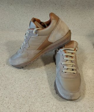 Scarpe sportive da donna in toni beige
