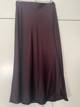 2 Faldas Satinadas Zara (Negra y Burdeos)
