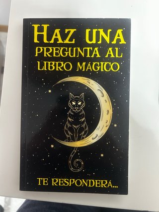Haz una Pregunta Al Libro Mágico, Te Responderá...