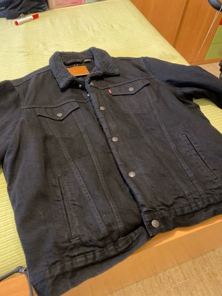 Cazadora Levi's negra forrada de pelo
