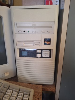 Ordenador Retro Zonner CPU + Monitor CRT + perifér