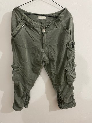 Pantalón cargo verde oliva estilo militar