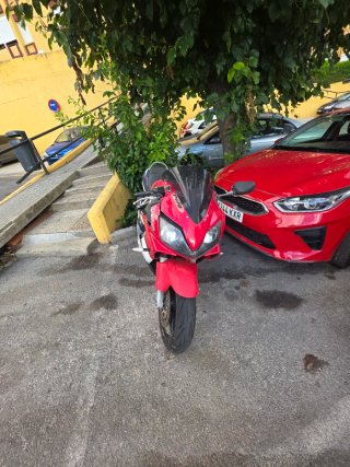 Honda CBR600F Roja
