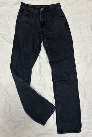 Pantalón vaquero negro corte recto
