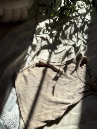 Camiseta de tirantes beige Zara