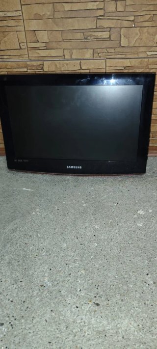 Samsung TV 19” HD LCD