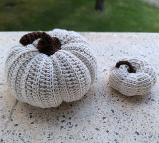 Pack 2 Calabazas Amigurumi beige