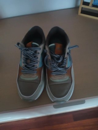 Zapatillas Hoff. Aunque pone 37, es más bien un 36