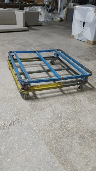 Set de 4 carros de almacenaje metálicos