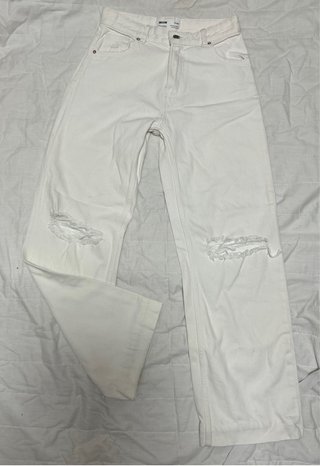 Pantalón vaquero blanco roto