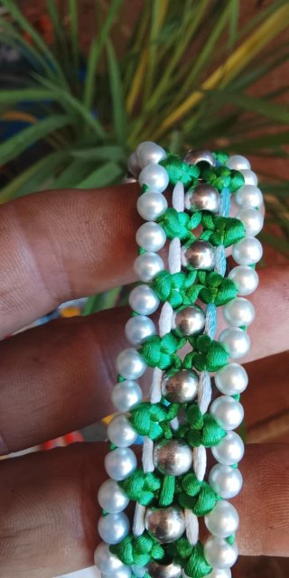 Pulsera artesanal perlas y cuentas