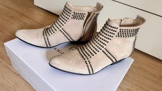 Botines Anine Bing Beige con Tachuelas
