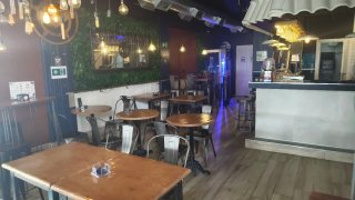Se alquila local más traspaso en Arroyomolinos.