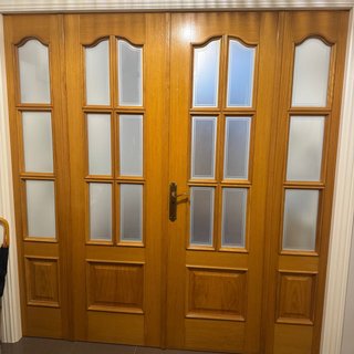 Puerta Doble de Madera Maciza Acristalada