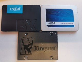 3 SSD Crucial y Kingston