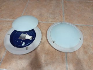 Plafón redondo blanco y azul