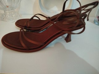 Sandalias de tacón Zara marrones