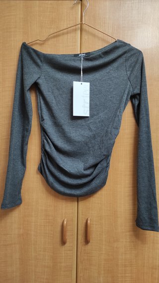Top Asimétrico Stradivarius Gris XS