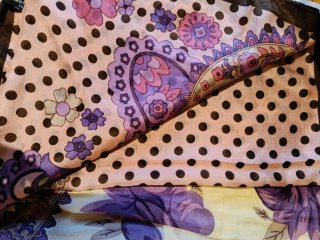 Pañuelo 100% Seda con Estampado de Lunares y flore