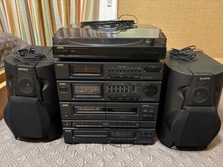 Sistema audio Aiwa con giradischi e altoparlanti
