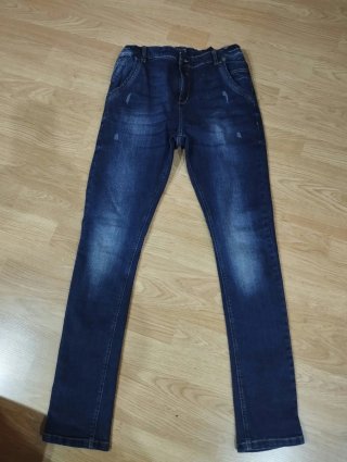 Pantalón vaquero desgastado
