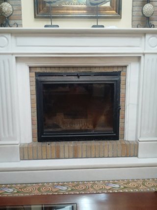 Chimenea de leña con turbinas y mármol