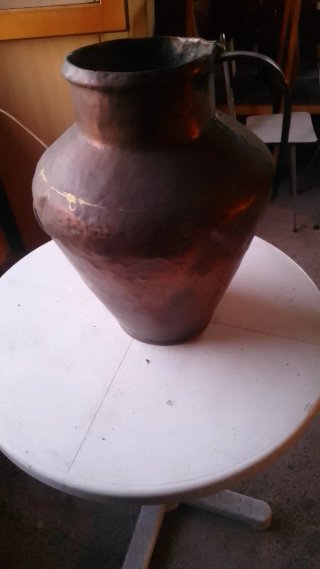 Cántaro de cobre antiguo